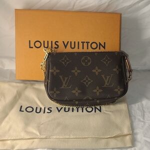 Louis Vuitton Mini Pochette Accessoires Monogram Canvas